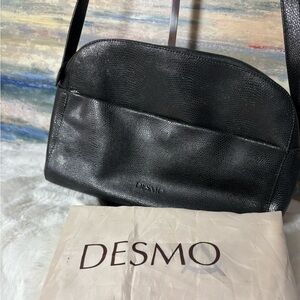 Desmo Black Leather Purse – Sophisticated Style with Italian Craftsmanship
